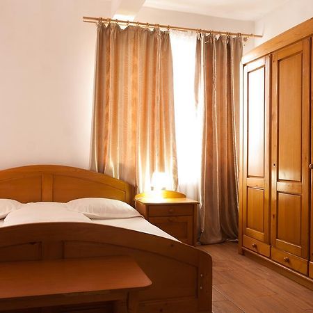 Pension Club Montana Campina Bagian luar foto