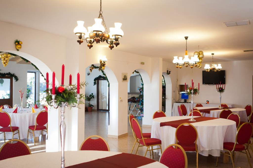 Pension Club Montana Campina Bagian luar foto