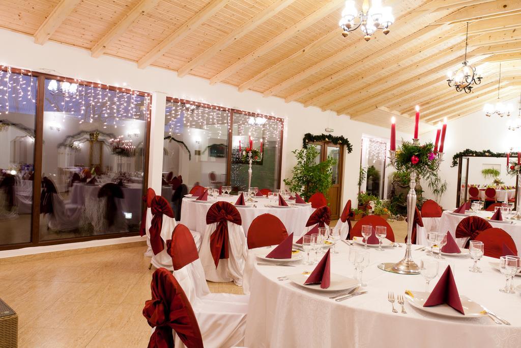 Pension Club Montana Campina Bagian luar foto