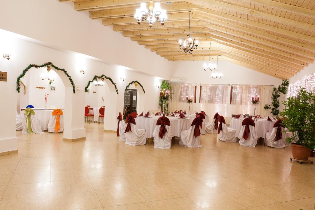 Pension Club Montana Campina Bagian luar foto