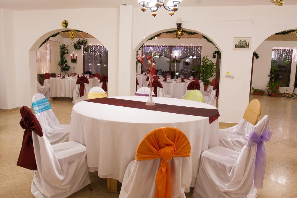 Pension Club Montana Campina Bagian luar foto