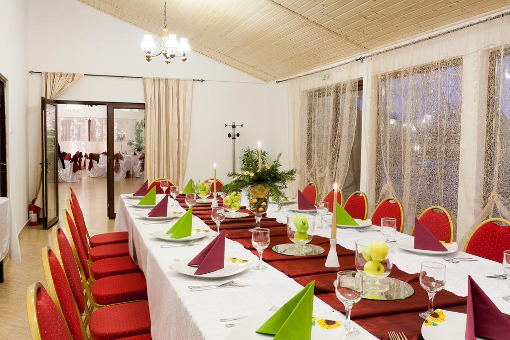 Pension Club Montana Campina Bagian luar foto