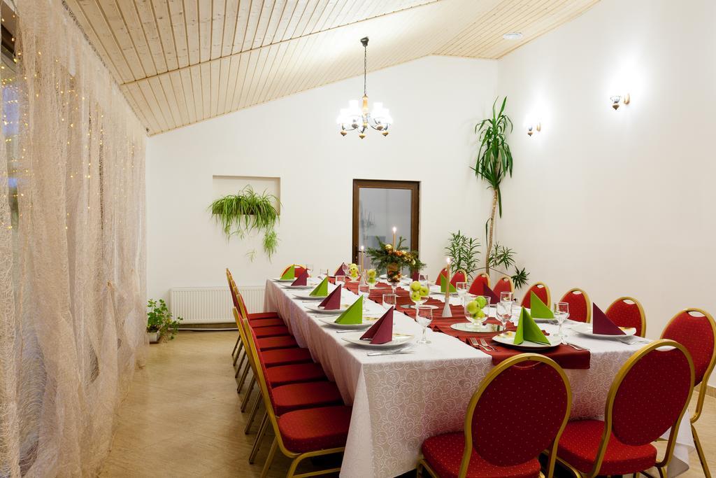 Pension Club Montana Campina Bagian luar foto