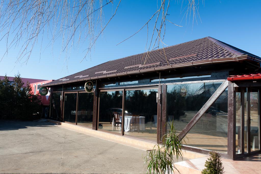 Pension Club Montana Campina Bagian luar foto