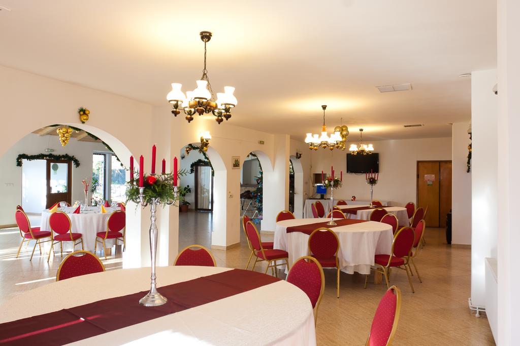 Pension Club Montana Campina Bagian luar foto