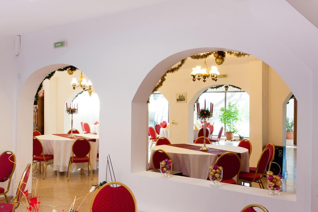 Pension Club Montana Campina Bagian luar foto
