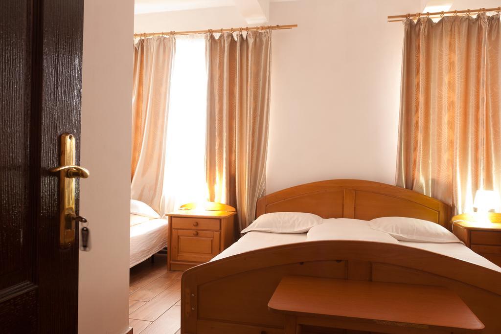 Pension Club Montana Campina Bagian luar foto