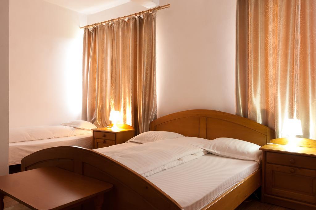 Pension Club Montana Campina Bagian luar foto