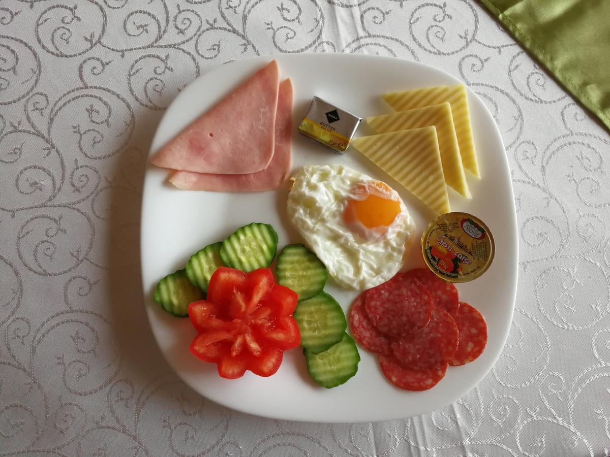 Pension Club Montana Campina Bagian luar foto