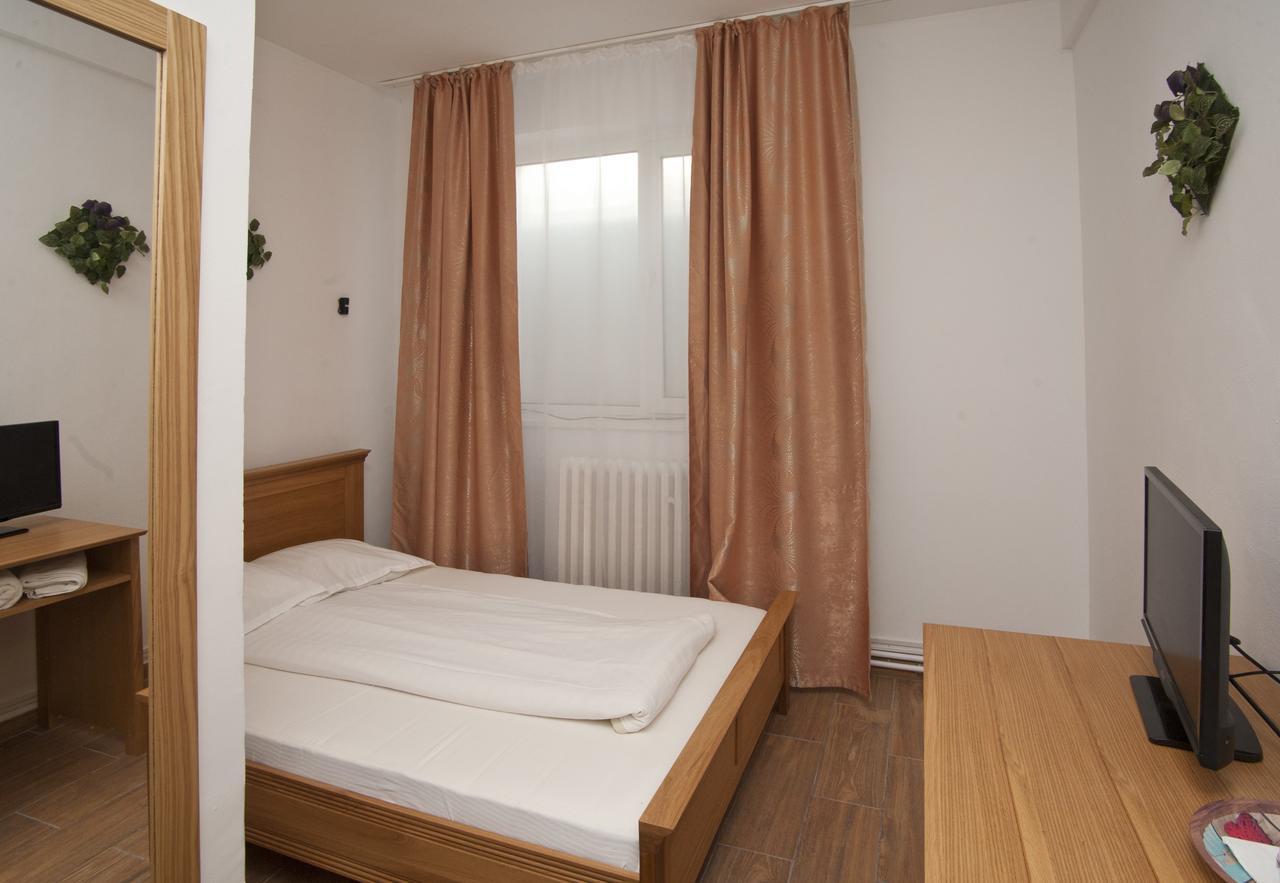 Pension Club Montana Campina Bagian luar foto