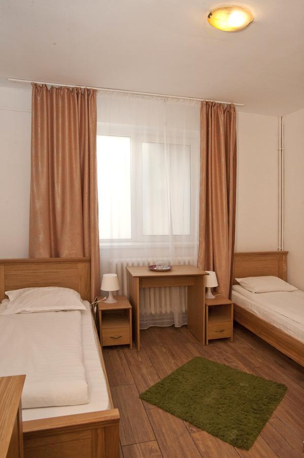 Pension Club Montana Campina Bagian luar foto