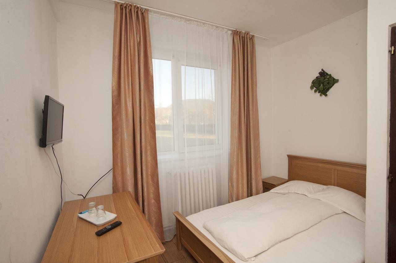 Pension Club Montana Campina Bagian luar foto