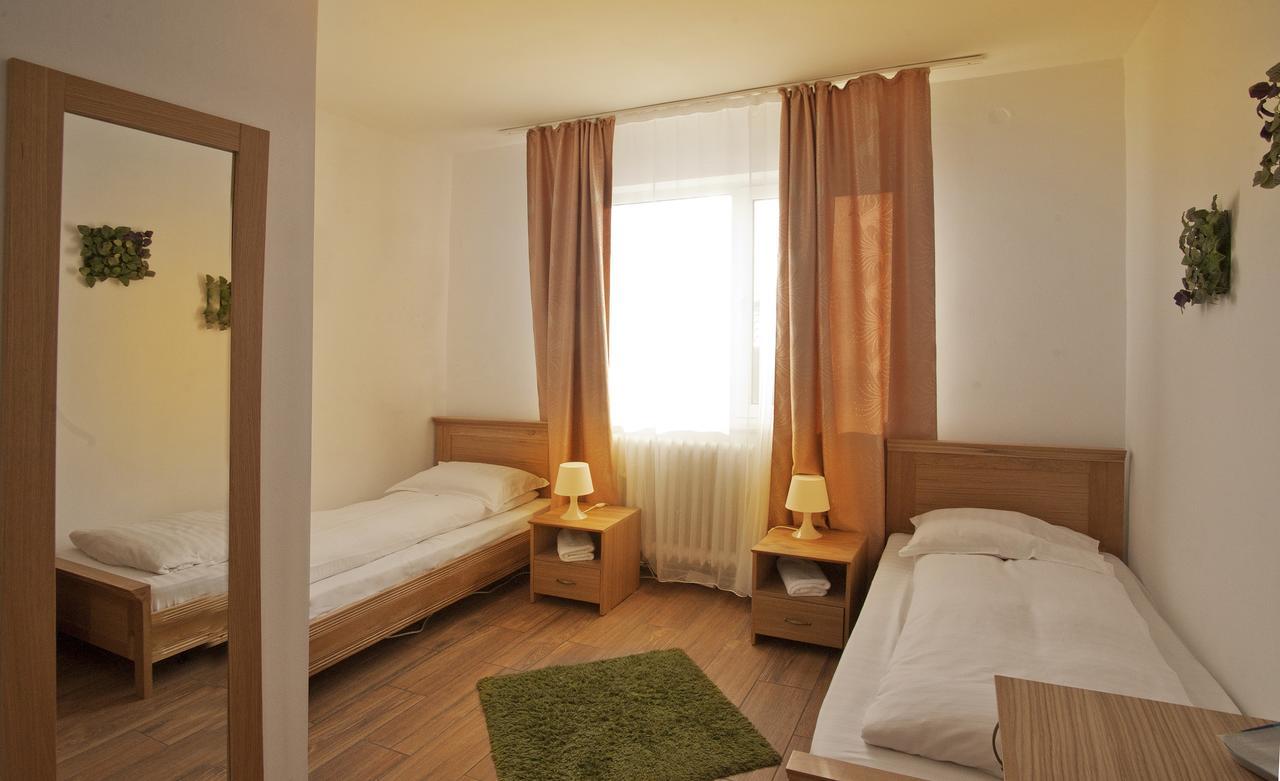 Pension Club Montana Campina Bagian luar foto
