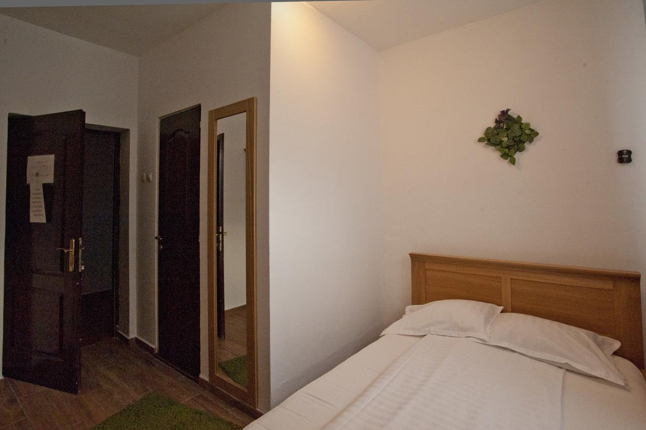 Pension Club Montana Campina Bagian luar foto