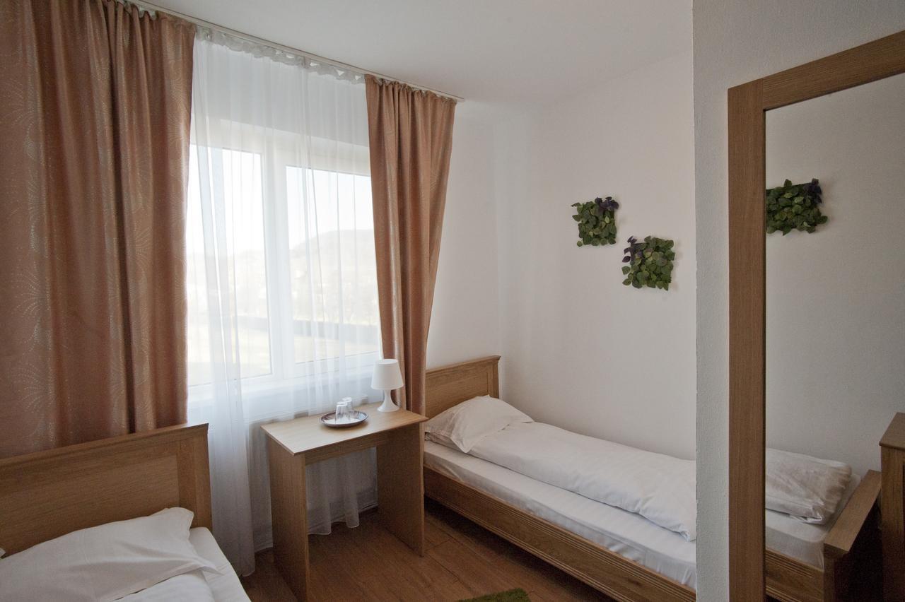 Pension Club Montana Campina Bagian luar foto